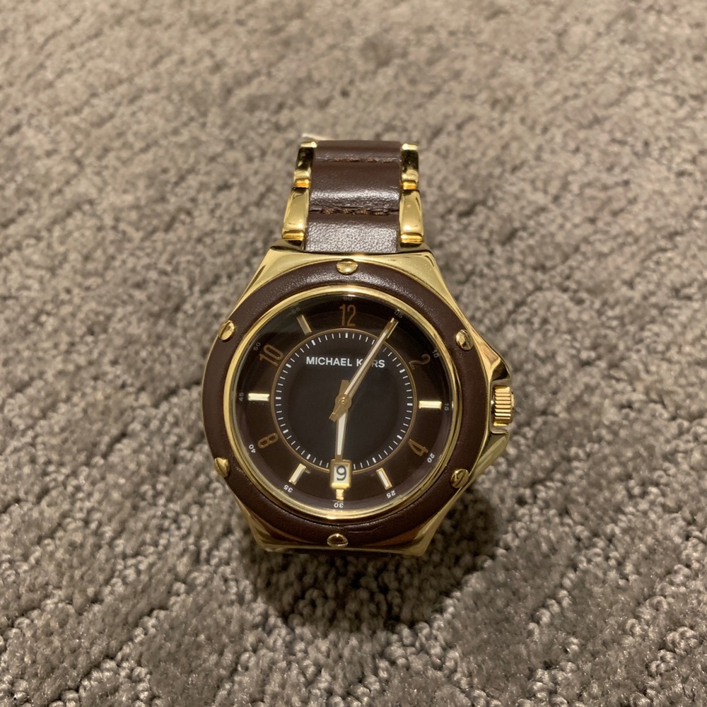 NWT MICHAEL KORS watch with leather detailing